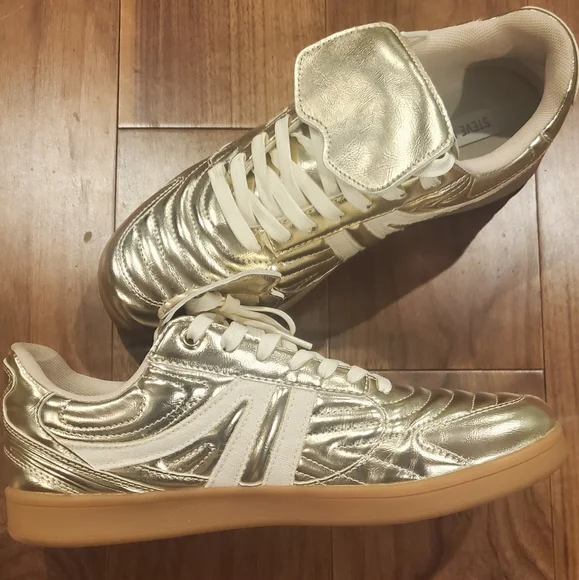 Steve Madden Madrid Gold Metallic Quilted Lace Up Sneakers. - Picture 3 of 4